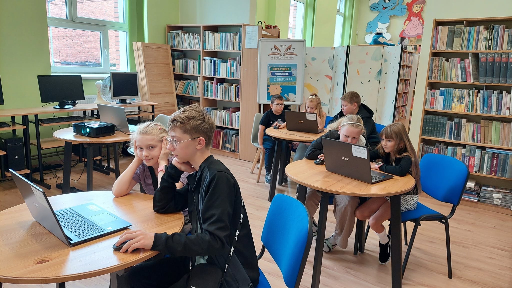 „MIĘDZY ZIEMIĄ A KOSMOSEM”